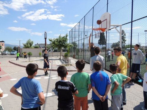 Amerikalı Basketbolcular Nazilli'yi Ziyaret Etti