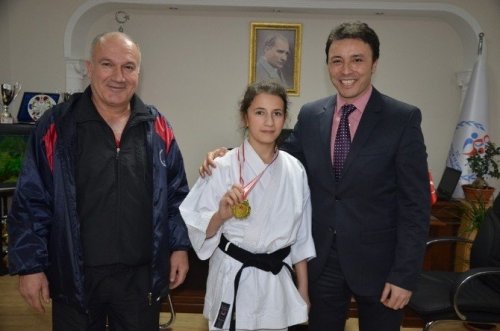 Aydınlı Meryem karate şampiyonu oldu