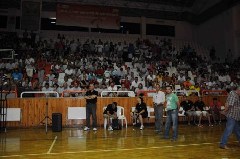 BASKETBOL ALTYAPI ANTRÖNERLERİ GELİŞİM SEMİNERİ KUŞADASI’NDA YAPILDI