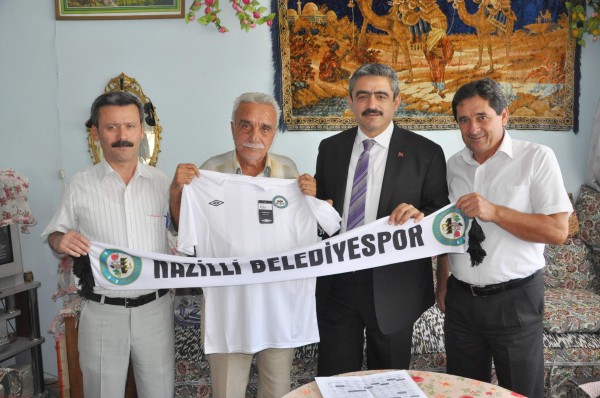 evinde-‘nazillispor’-kosesi-olusturdu-(2).jpg