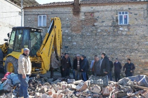 Kuşadası’nda yanan ev imece ile yapılacak