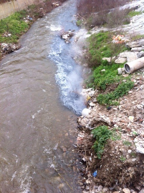 Menderes Nehri böyle kirletiliyor, kimse ‘DUR’ diyemiyor