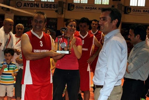 Öğretmenler Arasındaki Voleybol Turnuvası Sona Erdi