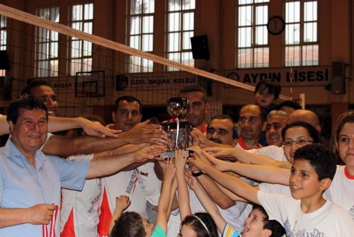 Öğretmenler Arasındaki Voleybol Turnuvası Sona Erdi