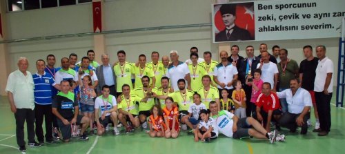 Voleybol Turnuvasının Şampiyonu Vergi Dairesi oldu